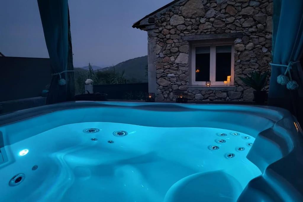 L'antre Deux Pierres, Romantisme, Jacuzzi Exterieur, Plateau Dinatoire Bouyon
