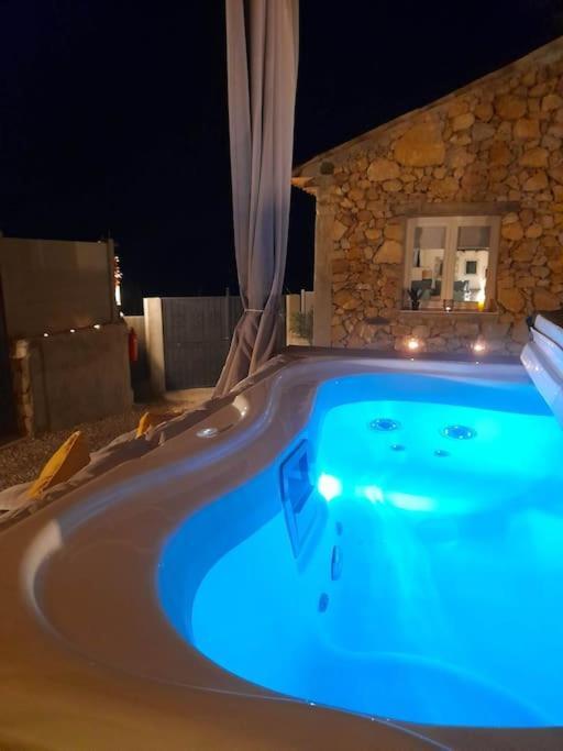 L'antre Deux Pierres, Romantisme, Jacuzzi Exterieur, Plateau Dinatoire Ferienhaus *